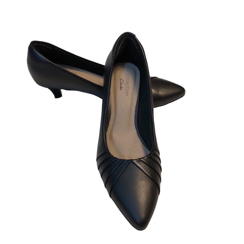Clarks Collection black pumps